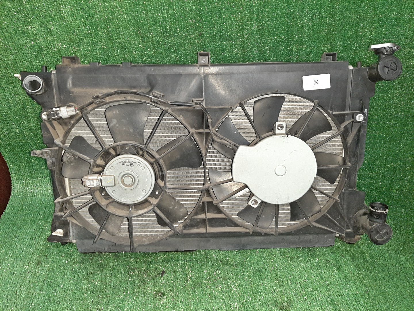 Радиатор основной TOYOTA AVENSIS ZZT251, AZT250, AZT255, AZT251 2AZ-FSE 3344 1 ракурс