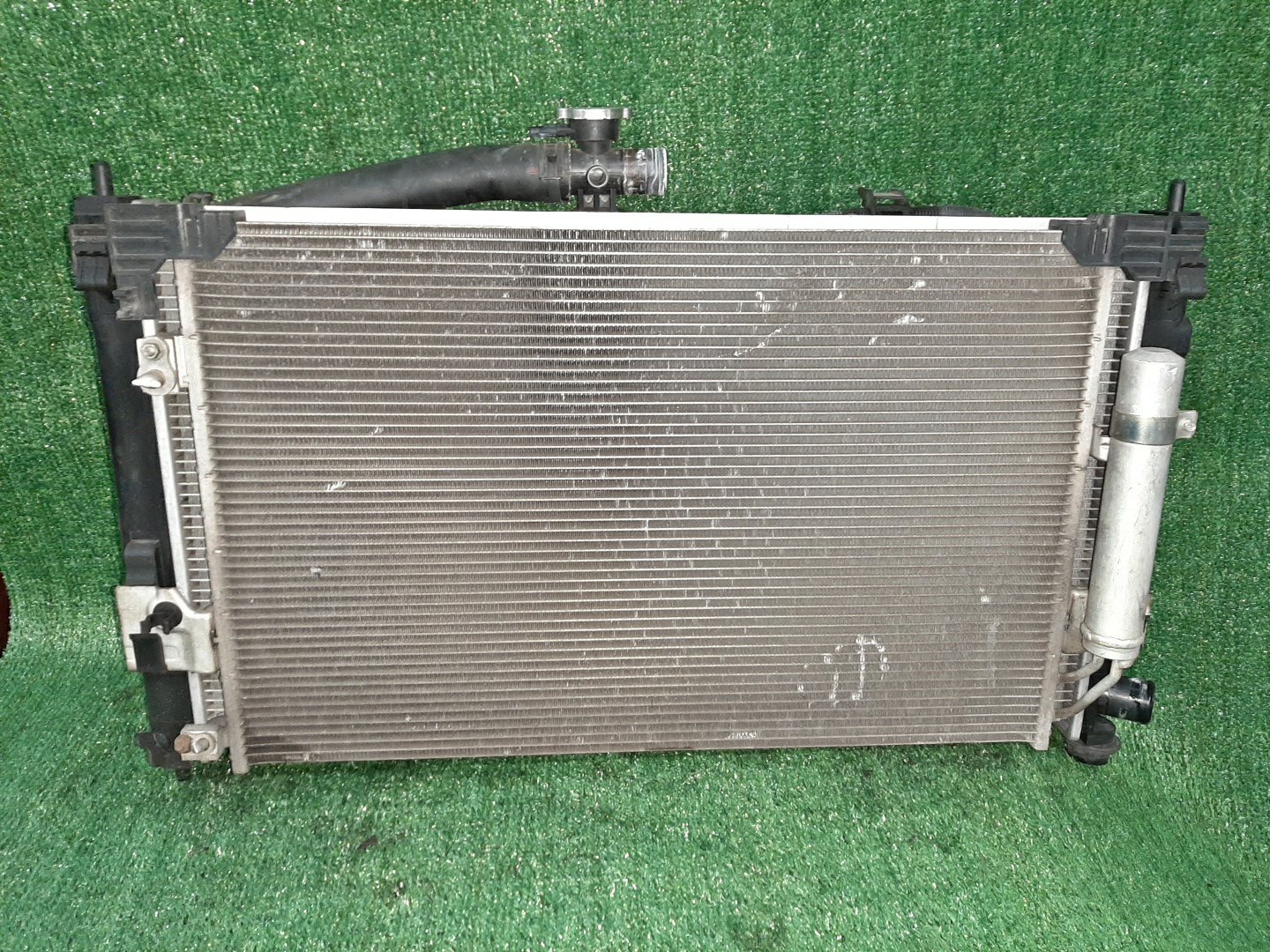Радиатор основной MITSUBISHI OUTLANDER CW5W 4B12 3352 2 ракурс