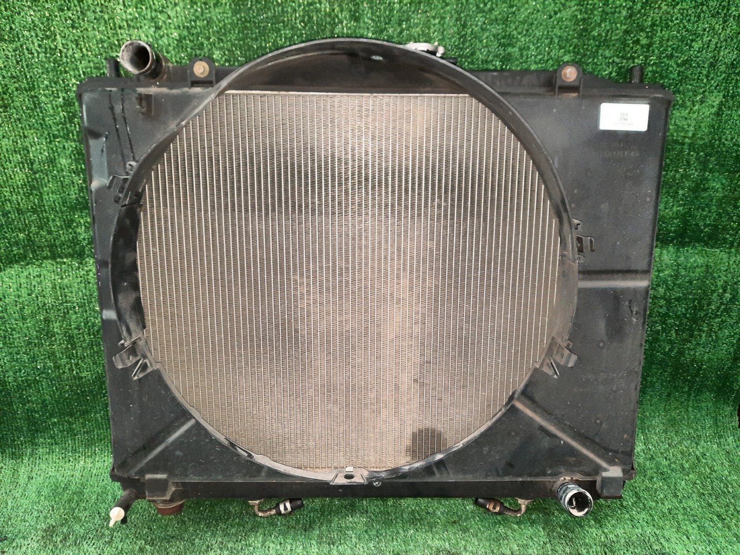 Радиатор основной MITSUBISHI PAJERO V75W 6G74 3409 1 ракурс Радиатор основной MITSUBISHI PAJERO V75W 6G74 3409 1 ракурс