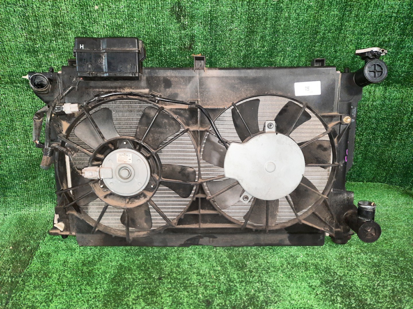 Радиатор основной TOYOTA AVENSIS ZZT251, AZT250, AZT255, AZT251 1AZ-FSE 3435 1 ракурс