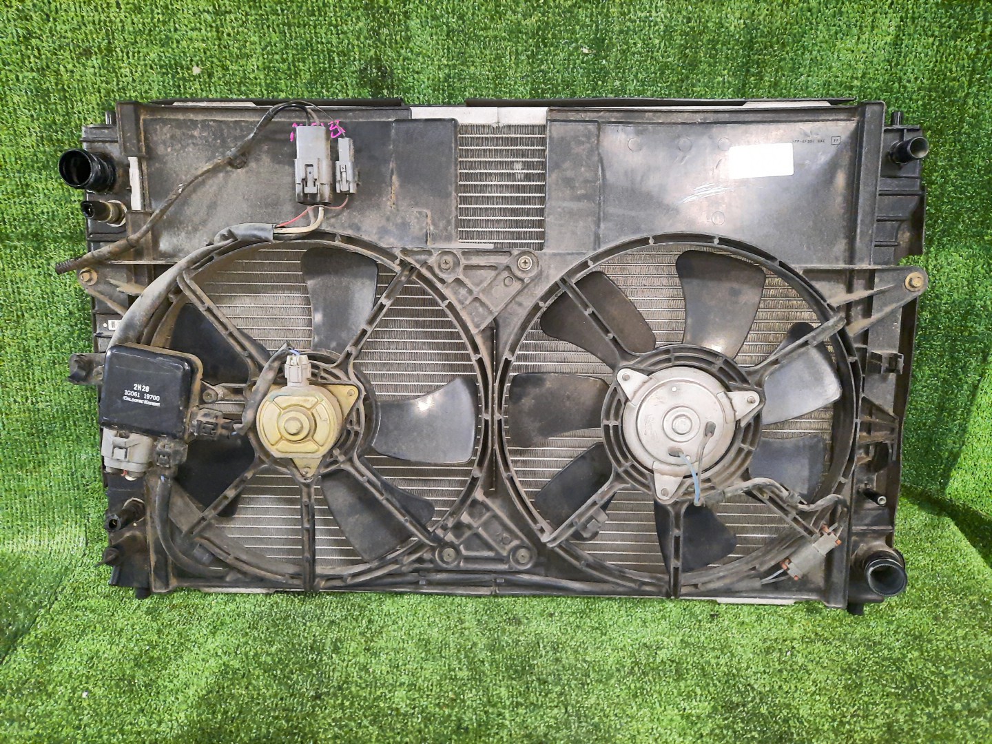 Радиатор основной MAZDA TRIBUTE, FORD ESCAPE, ESCAPE EP3W, EP3WF, LFAL3F L3-VE, L3-DE, L3 3447 1 ракурс Радиатор основной MAZDA TRIBUTE, FORD ESCAPE, ESCAPE EP3W, EP3WF, LFAL3F L3-VE, L3-DE, L3 3447 1 ракурс