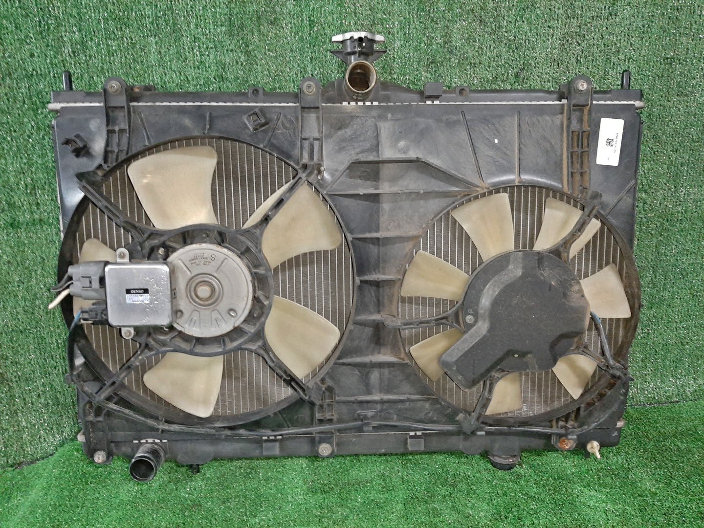 Радиатор основной MITSUBISHI GRANDIS NA4W 4G69 3494 1 ракурс Радиатор основной MITSUBISHI GRANDIS NA4W 4G69 3494 1 ракурс