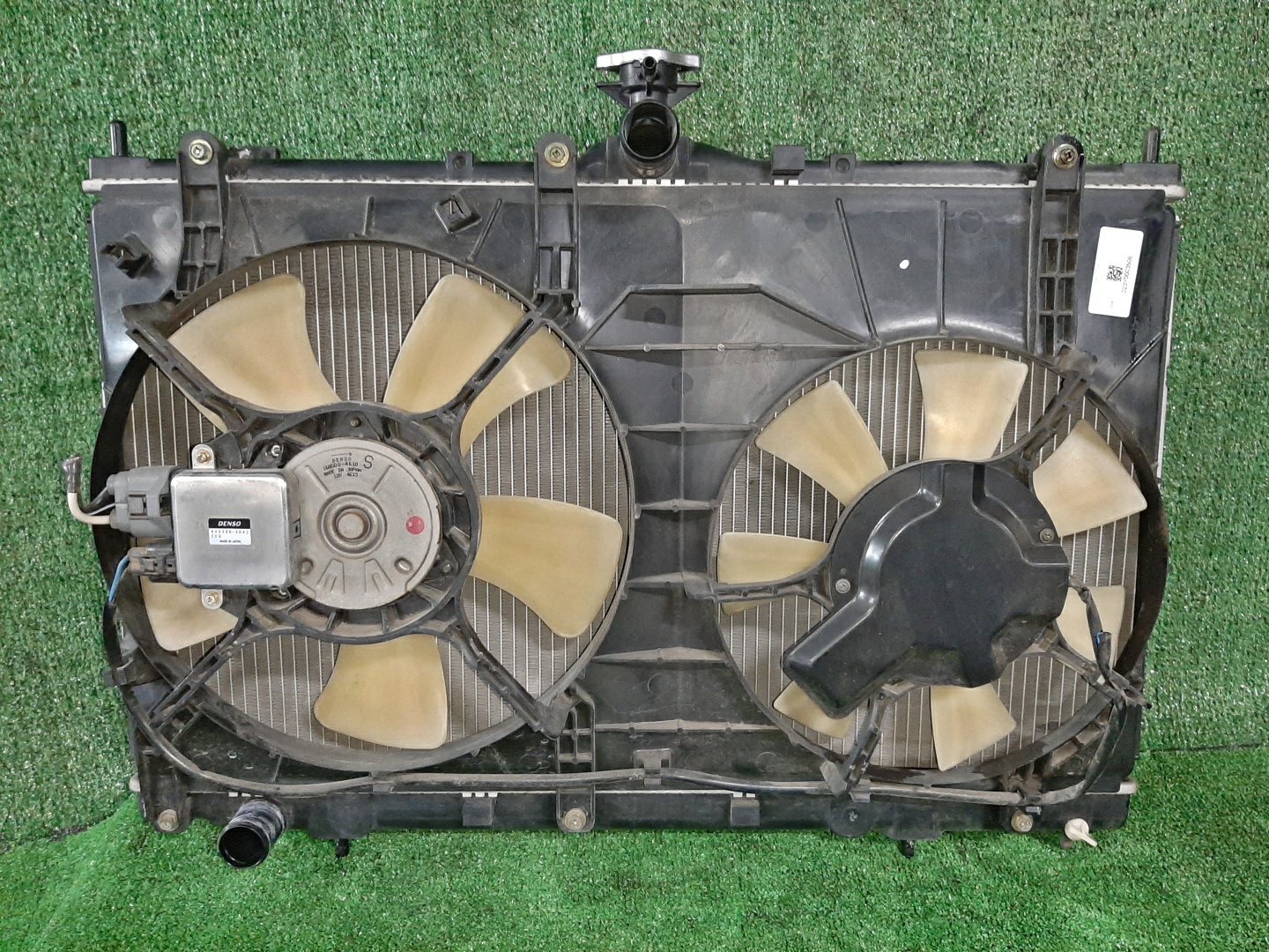 Радиатор основной MITSUBISHI GRANDIS NA4W 4G69 3508 1 ракурс Радиатор основной MITSUBISHI GRANDIS NA4W 4G69 3508 1 ракурс