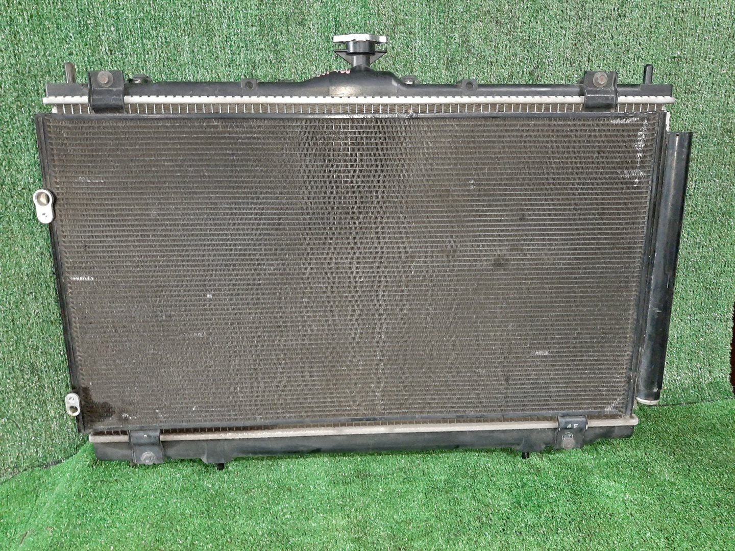 Радиатор основной MITSUBISHI GRANDIS NA4W 4G69 3508 2 ракурс