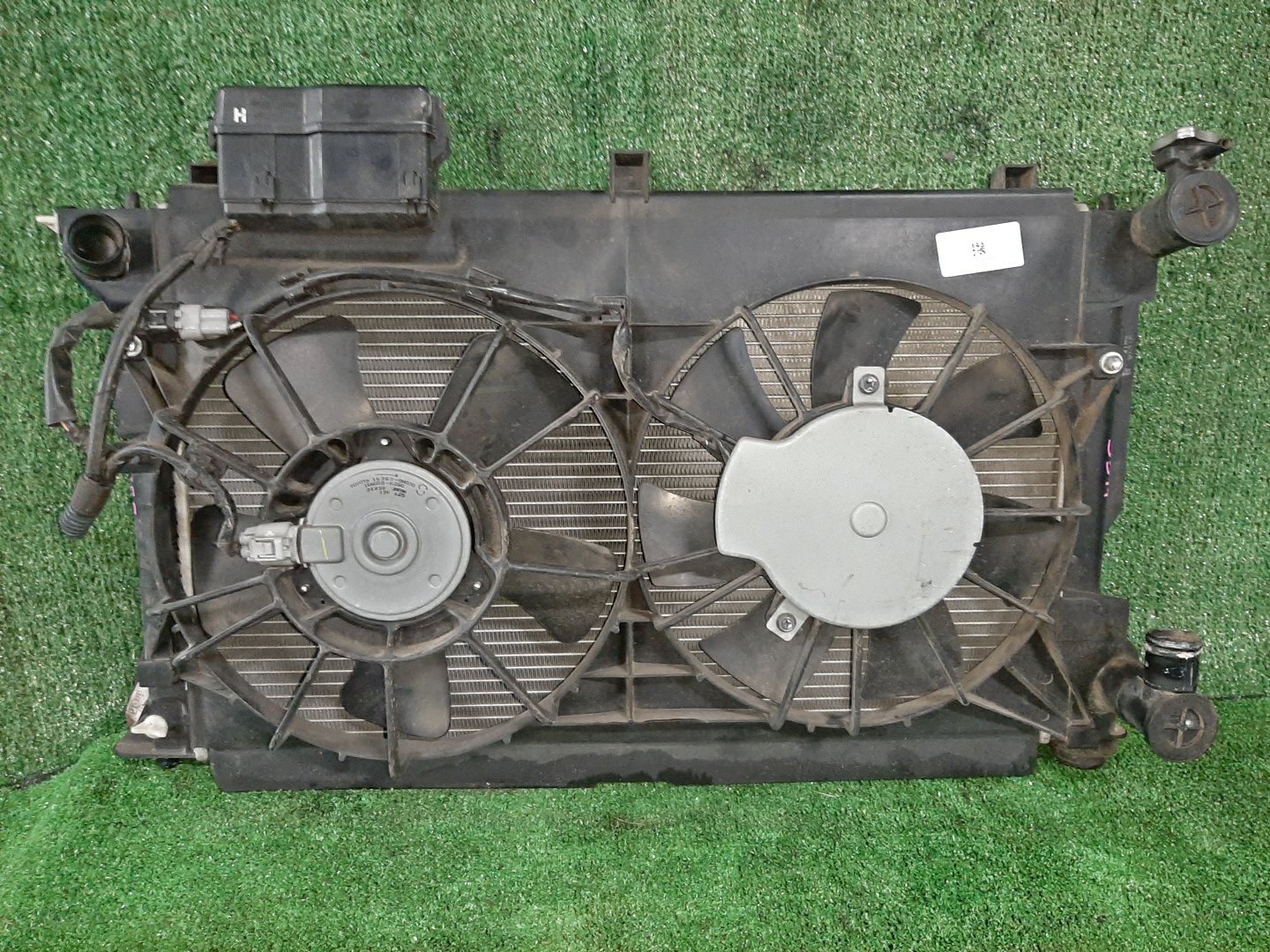 Радиатор основной TOYOTA AVENSIS ZZT251, AZT250, AZT255, AZT251 2AZ-FSE 3511 1 ракурс