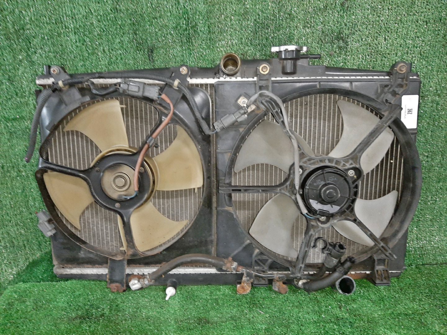 Радиатор основной HONDA ACCORD CF4, CF6, CF3, CF5, CF7, CH9 F20B, F23A, F18B, H23A 3520 1 ракурс