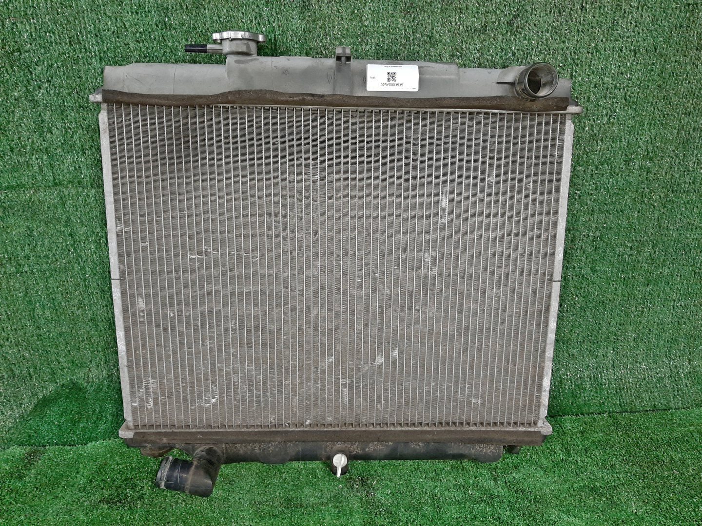 Радиатор основной NISSAN ATLAS R4F23 QD32 3535 1 ракурс Радиатор основной NISSAN ATLAS R4F23 QD32 3535 1 ракурс