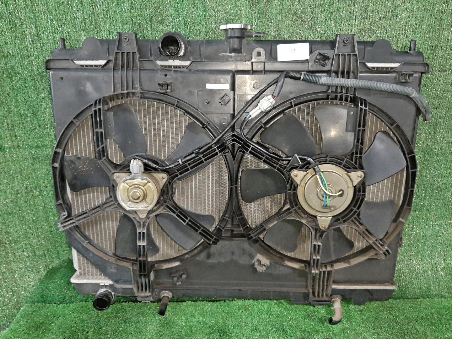 Радиатор основной NISSAN LIBERTY RM12, RNM12 QR20DE 3573 1 ракурс