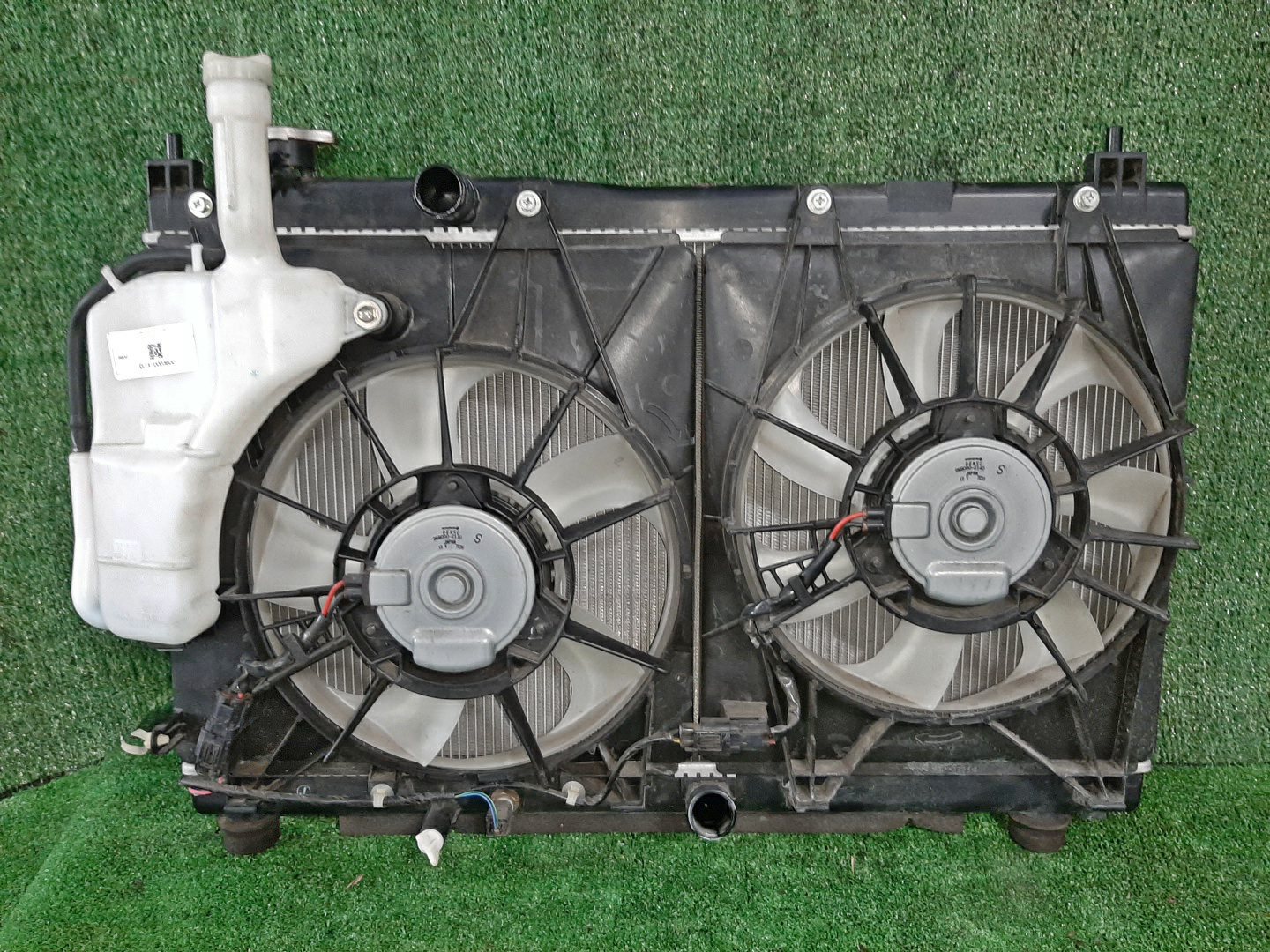 Радиатор основной HONDA FIT, SHUTTLE GP6, GP5, GP7, GP8 LEB 3600 1 ракурс
