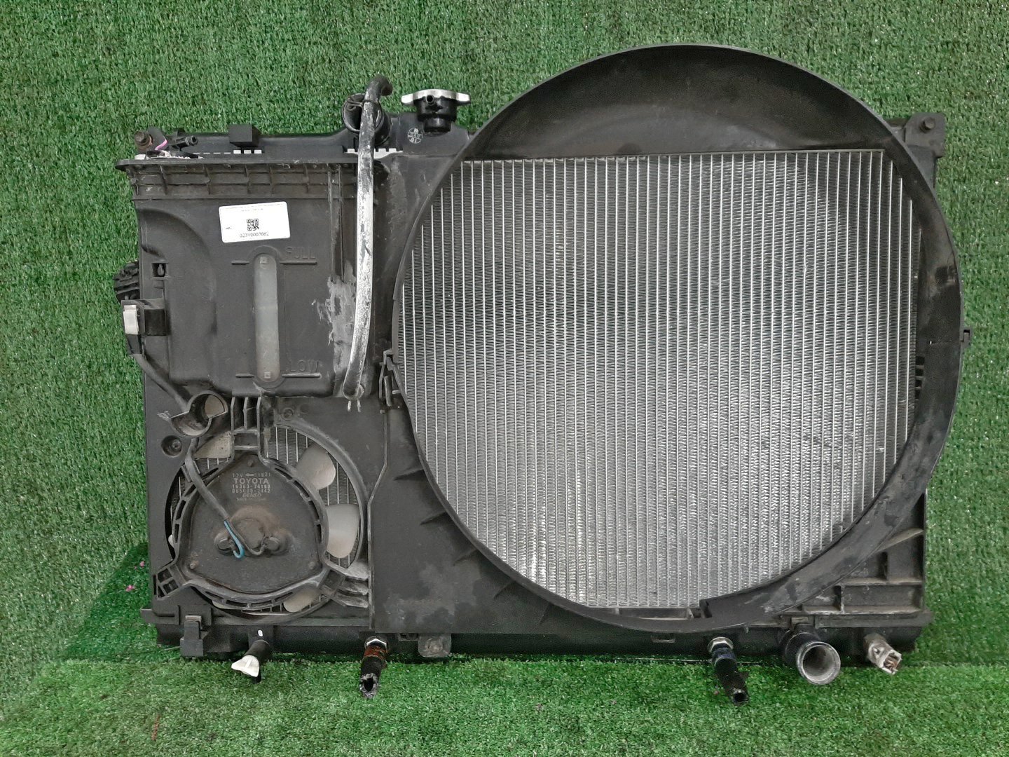 Радиатор основной TOYOTA BREVIS JCG10, JCG11, JCG15 2JZ-FSE 3682 1 ракурс