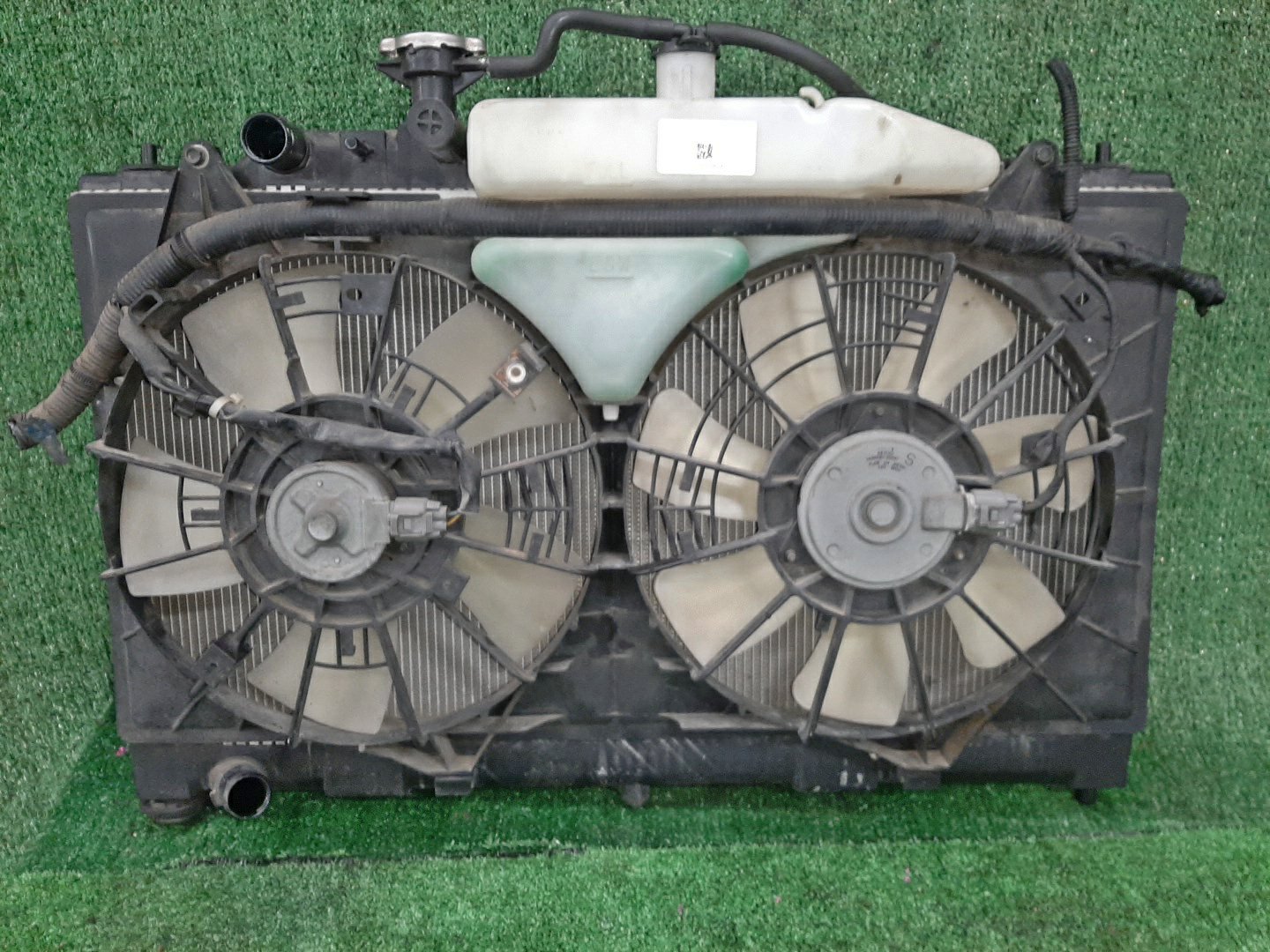 Радиатор основной MAZDA ATENZA, MAZDA 6 GG3S, GY3W, GG3P, GY, GG L3-VE 3686 1 ракурс Радиатор основной MAZDA ATENZA, MAZDA 6 GG3S, GY3W, GG3P, GY, GG L3-VE 3686 1 ракурс