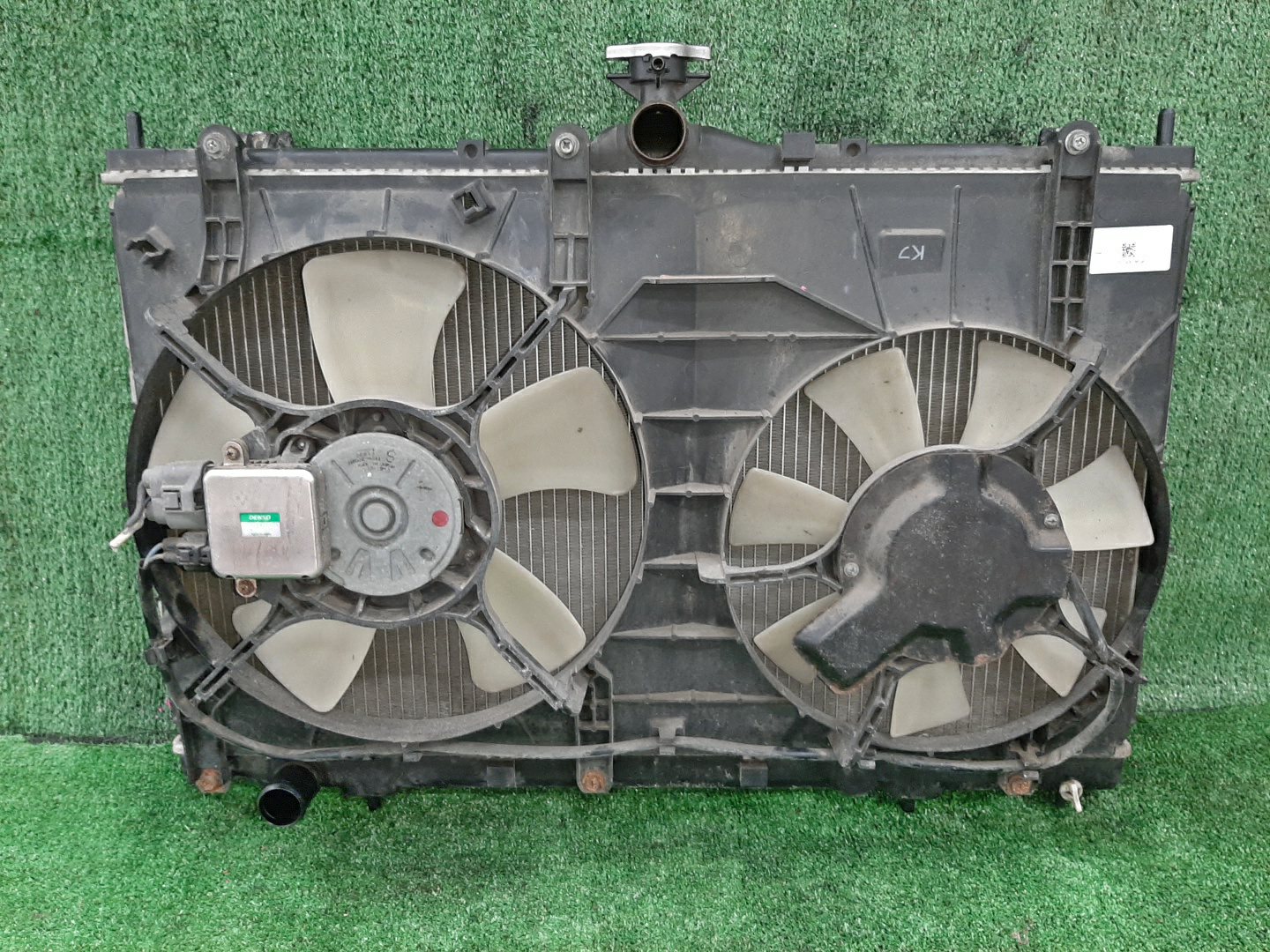 Радиатор основной MITSUBISHI GRANDIS NA4W 4G69 3696 1 ракурс Радиатор основной MITSUBISHI GRANDIS NA4W 4G69 3696 1 ракурс