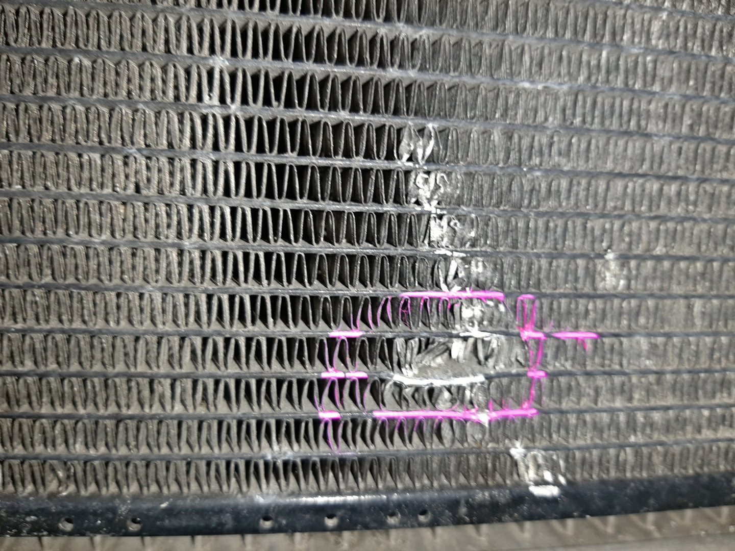 Радиатор основной MITSUBISHI GRANDIS NA4W 4G69 3696 3 ракурс