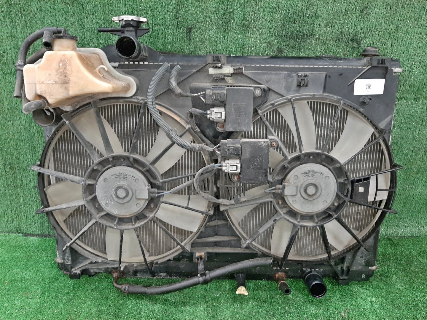 Радиатор основной  TOYOTA CROWN MAJESTA UZS207 3UZ-FE ,3700 1 ракурс