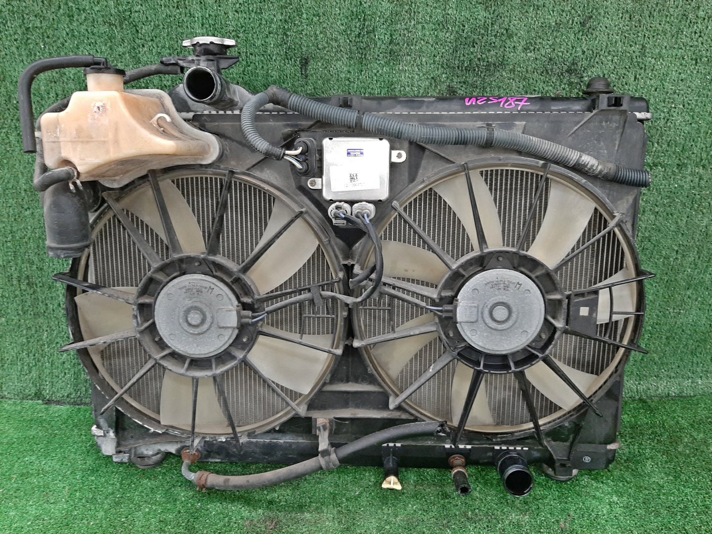 Радиатор основной  TOYOTA CROWN MAJESTA UZS187 3UZ-FE ,3707 1 ракурс