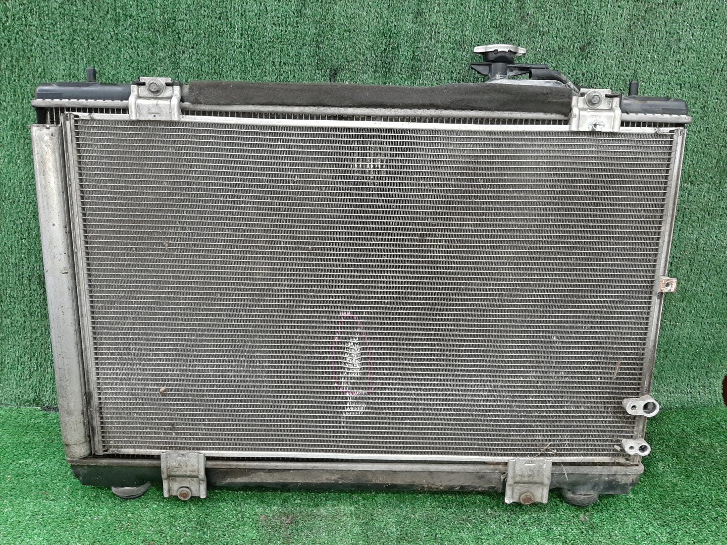 Радиатор основной TOYOTA CROWN MAJESTA UZS187 3UZ-FE 3707 2 ракурс