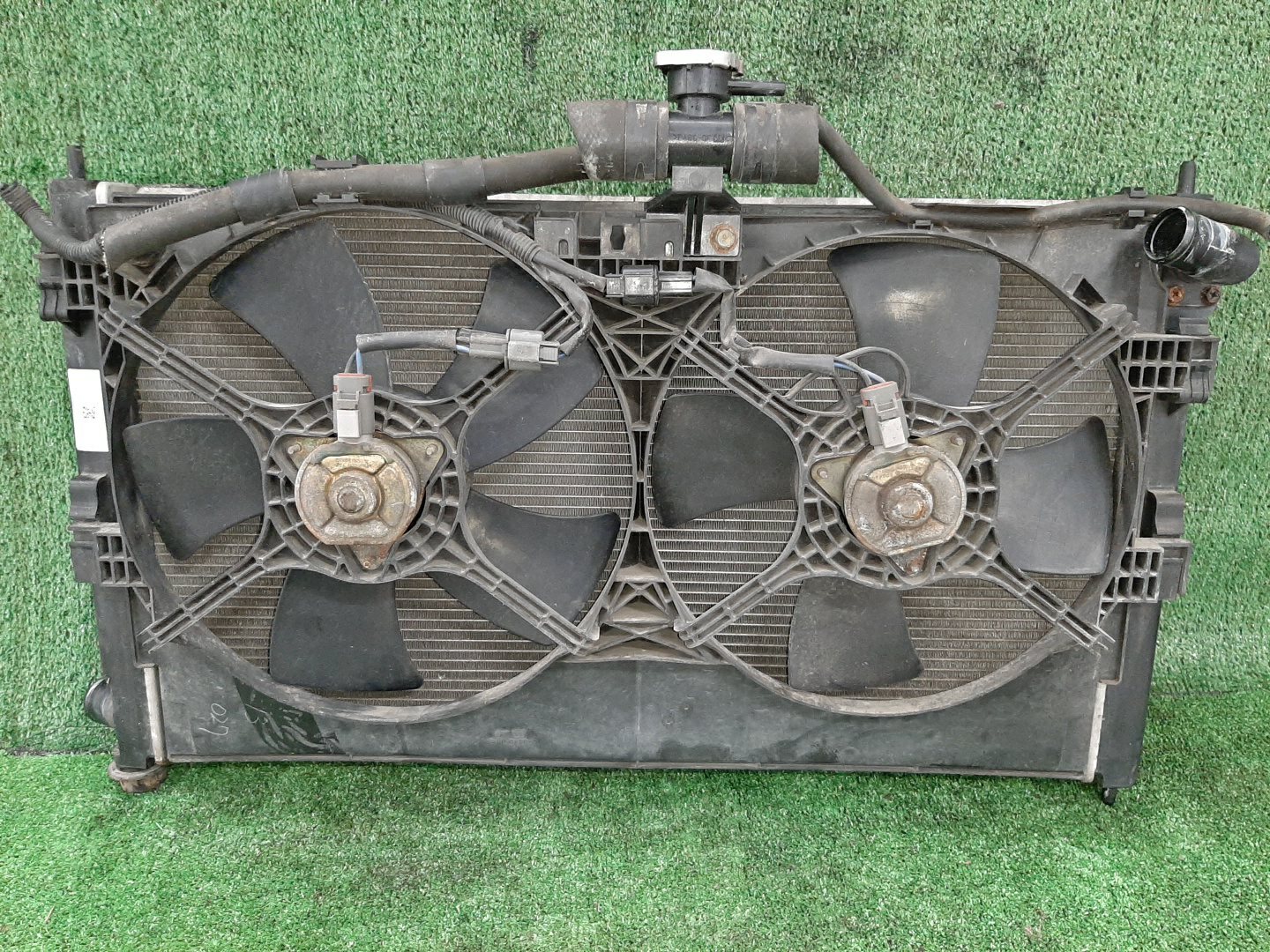 Радиатор основной MITSUBISHI OUTLANDER CW5W 4B12 3732 1 ракурс