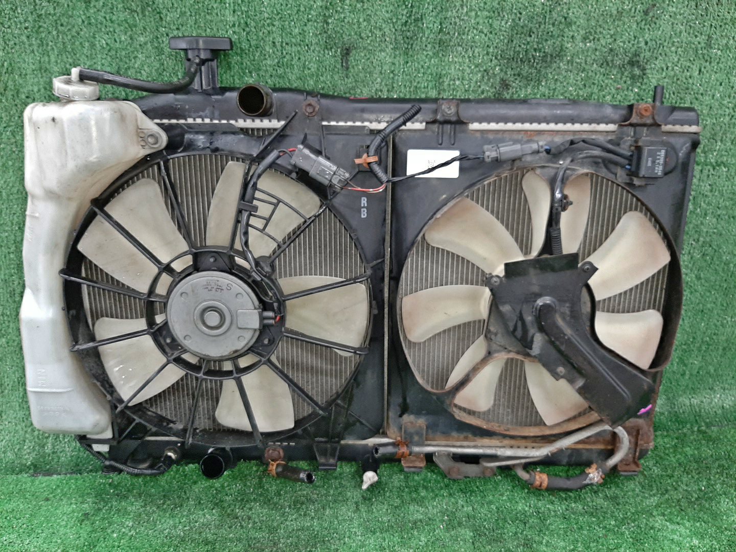 Радиатор основной HONDA CROSSROAD RT2, RT1, RT3, RT4 R20A 3735 1 ракурс