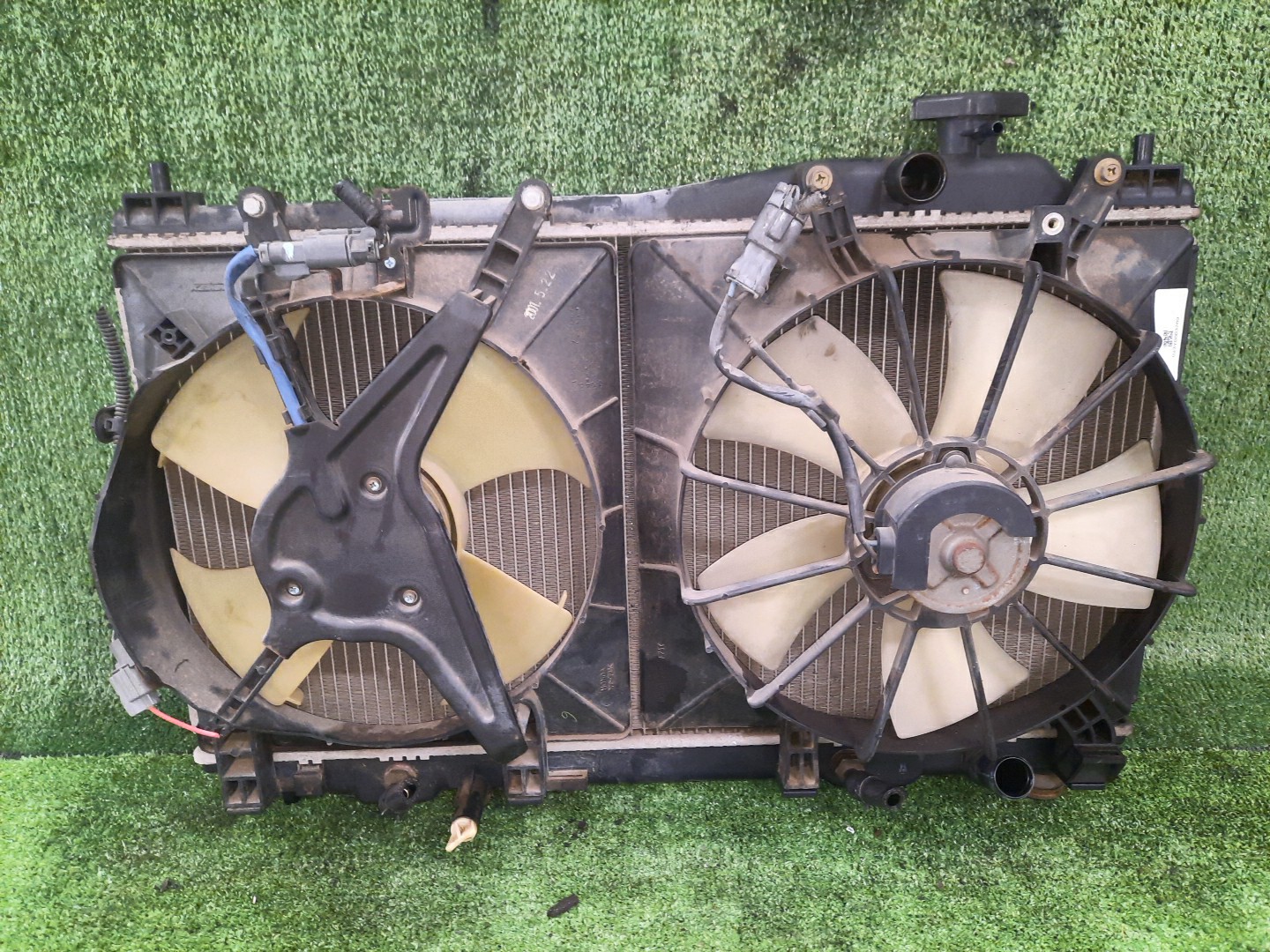 Радиатор основной HONDA CIVIC EU3, EU1, EU4, EU2 D17A, D15B 3769 1 ракурс Радиатор основной HONDA CIVIC EU3, EU1, EU4, EU2 D17A, D15B 3769 1 ракурс