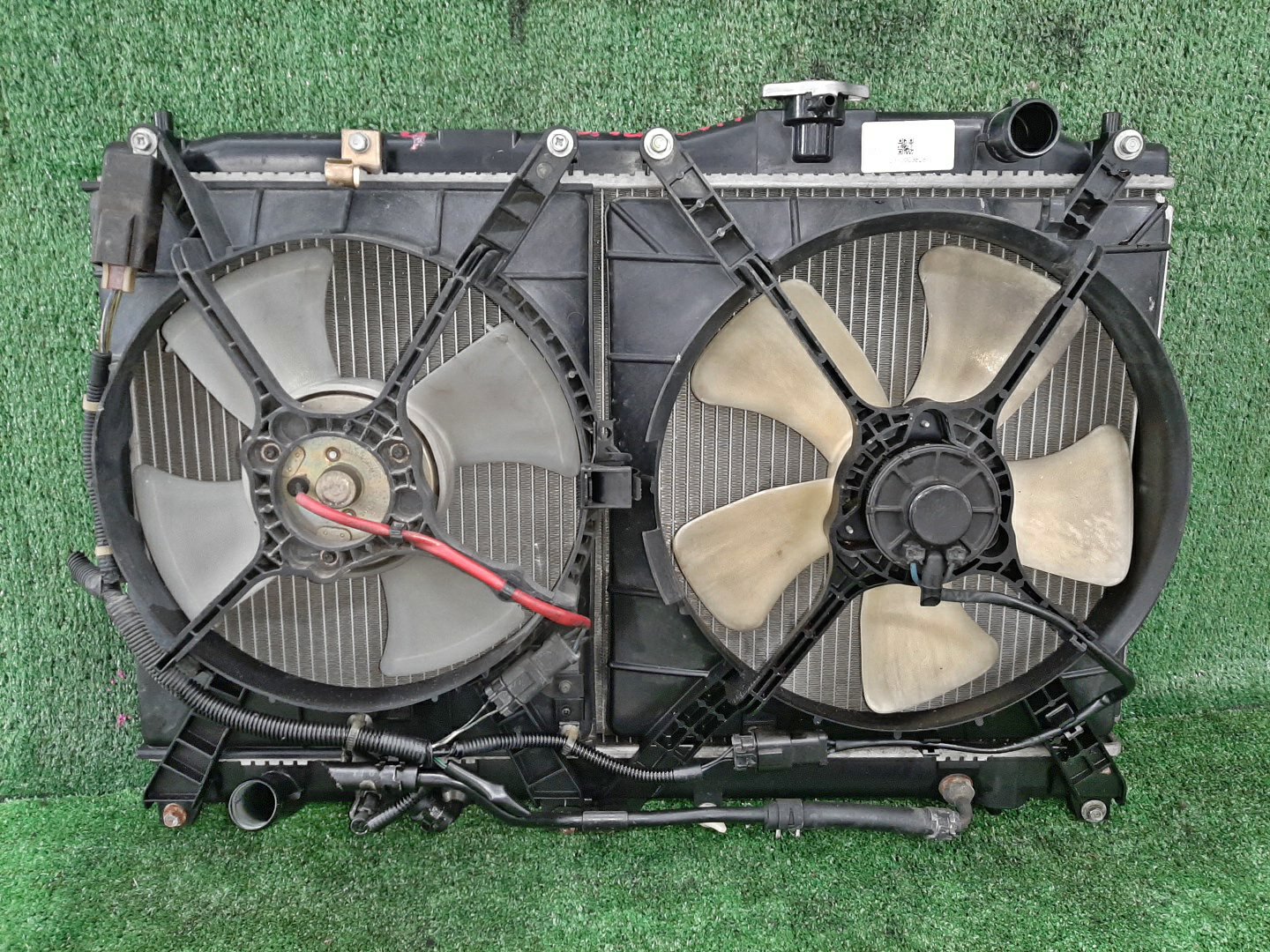 Радиатор основной HONDA INSPIRE, SABER UA1, UA2 G25A 3828 1 ракурс