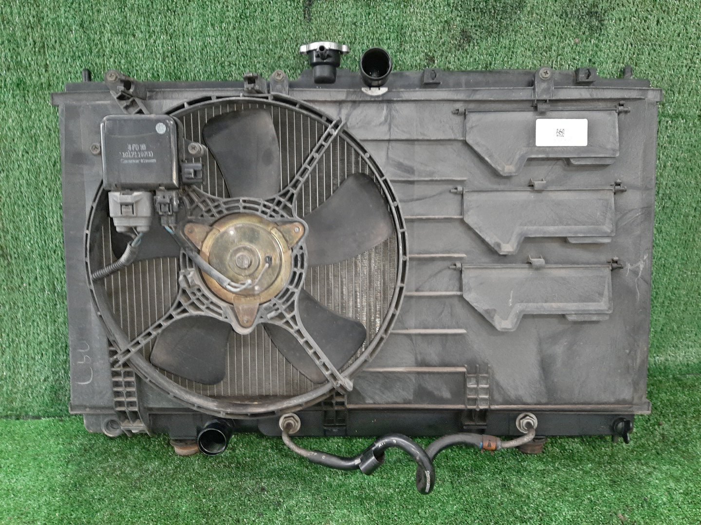 Радиатор основной MITSUBISHI LANCER CEDIA, LANCER CS3W, CS9W, CS9A, CS1A, CS2A, CS2W, CS5W, CS5A, CS3A, CS6A, CS2V 4G93, 4G15 3830 1 ракурс