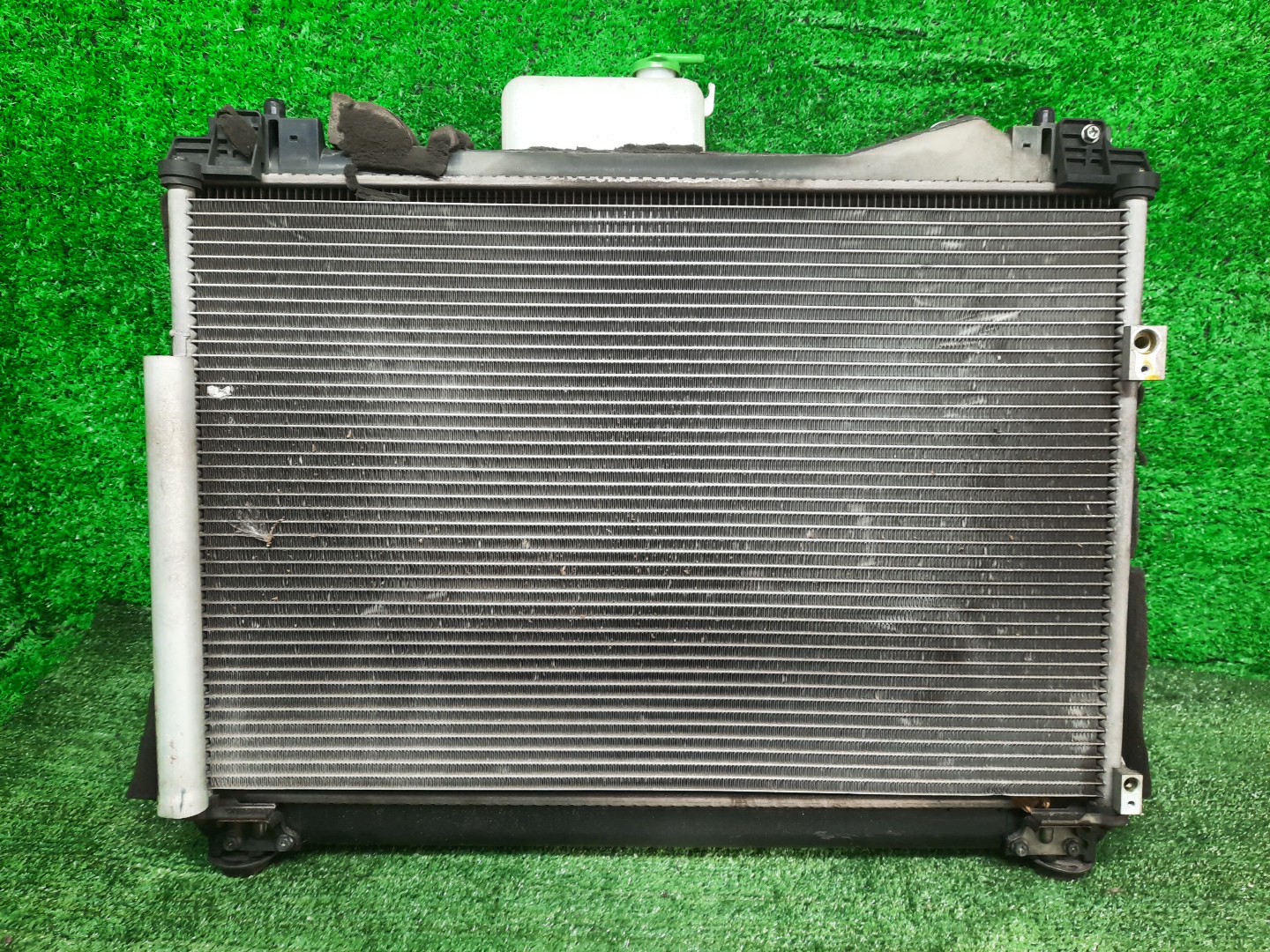 Радиатор основной SUZUKI ESCUDO TDB4W N32A 3871 3 ракурс