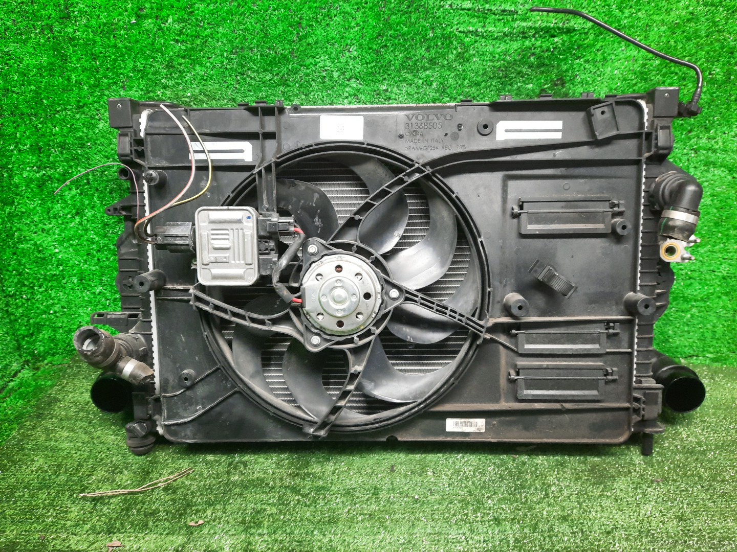 Радиатор основной VOLVO V40 MV B4164T ,3887 1 ракурс Радиатор основной VOLVO V40 MV B4164T ,3887 1 ракурс