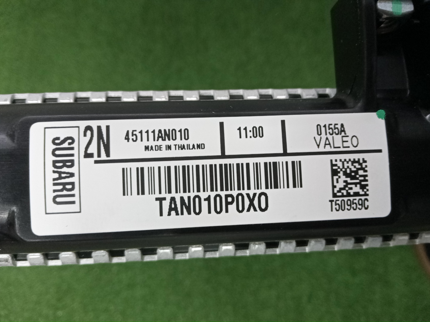 Радиатор основной SUBARU OUTBACK BT5 CB18 45111AN010 3 ракурс