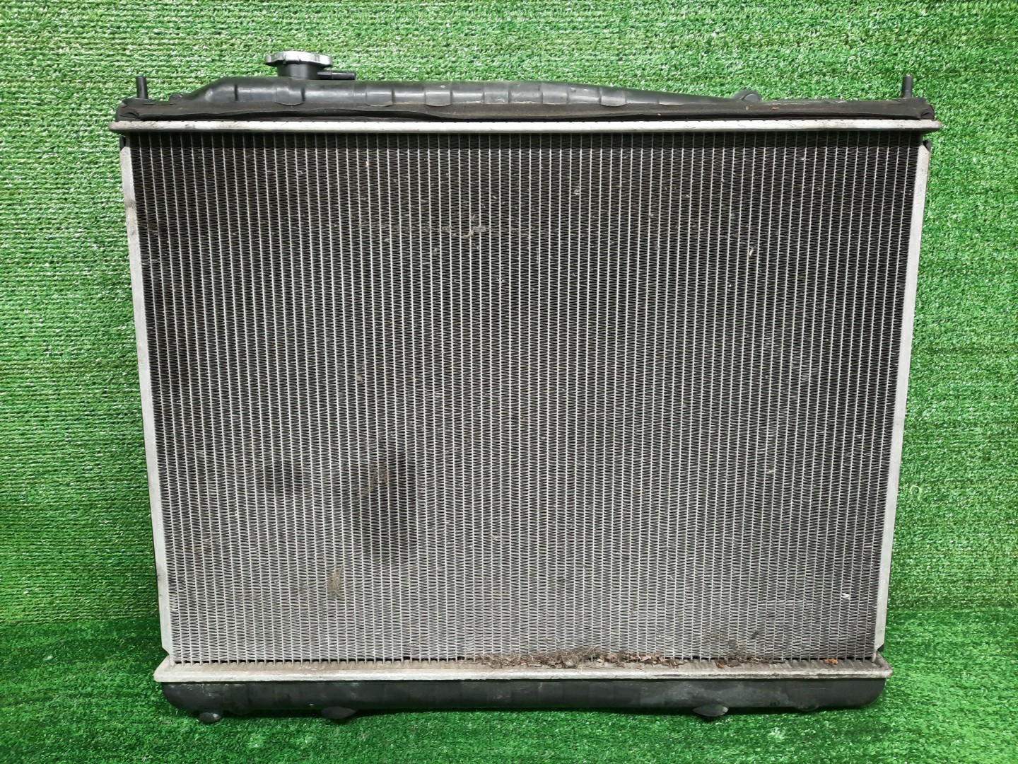 Радиатор основной NISSAN ELGRAND ATE50, AVE50, ATWE50, ALWE50, APWE50, AVWE50, APE50, ALE50 VG33E 3890 3 ракурс
