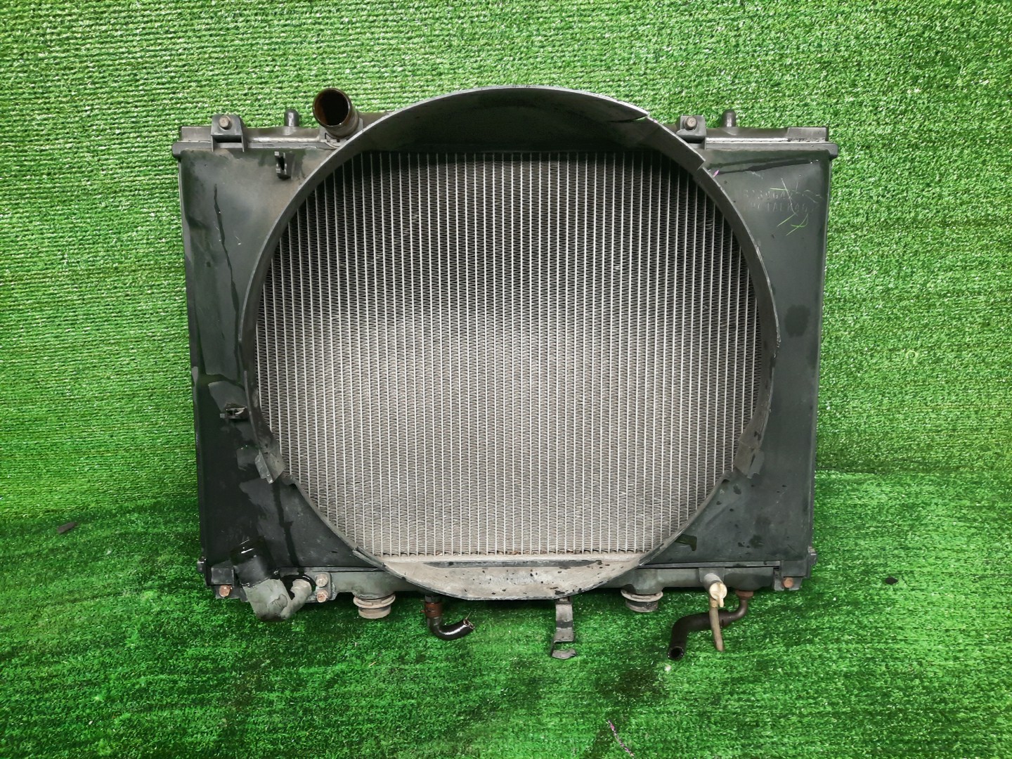 Радиатор основной MITSUBISHI CHALLENGER K96W 6G72 3922 1 ракурс