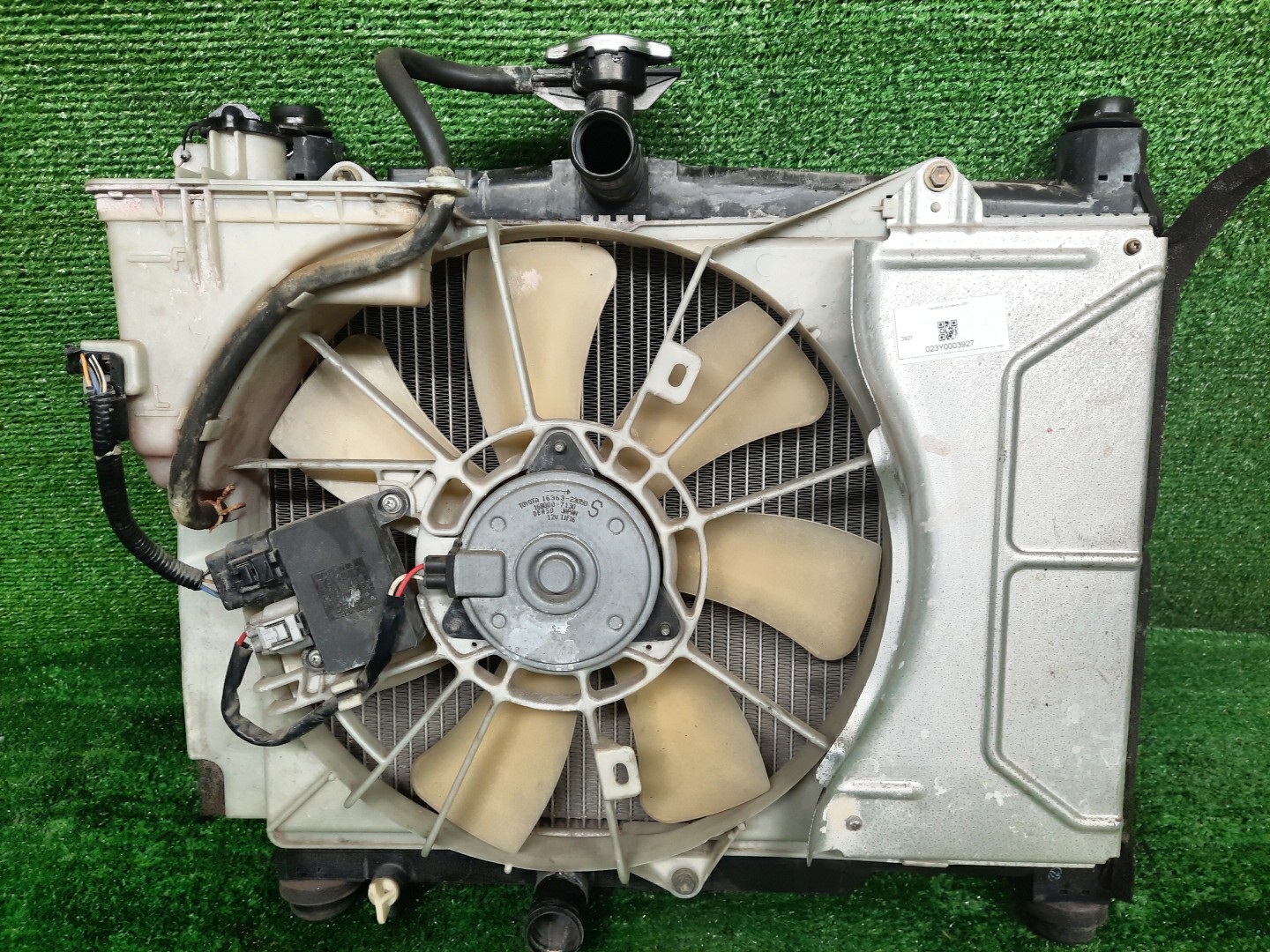Радиатор основной TOYOTA PLATZ, VITZ SCP11, SCP10, SCP13 1SZ-FE, 2SZ-FE 3927 1 ракурс
