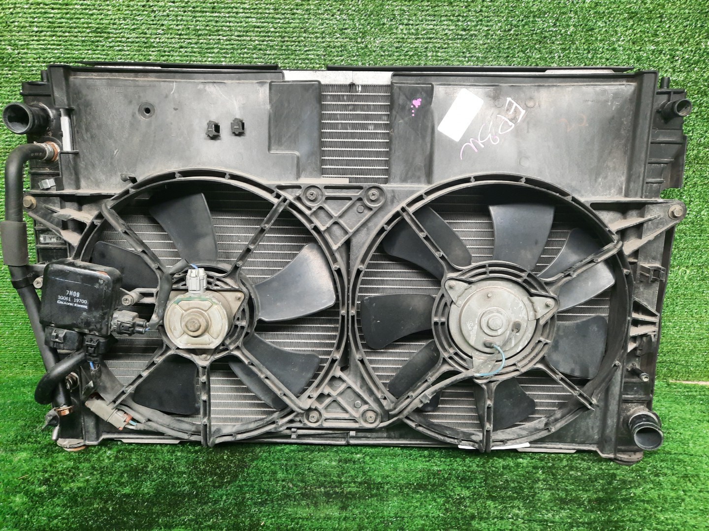 Радиатор основной MAZDA TRIBUTE, FORD ESCAPE, ESCAPE EP3W, EP3WF, LFAL3F L3-VE, L3-DE, L3 3985 1 ракурс Радиатор основной MAZDA TRIBUTE, FORD ESCAPE, ESCAPE EP3W, EP3WF, LFAL3F L3-VE, L3-DE, L3 3985 1 ракурс