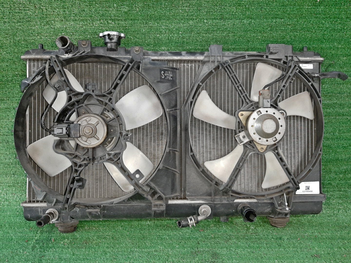 Радиатор основной MAZDA FAMILIA, 323 BJ5W, BJ5P, BJEP, BJFW, BJ8W, BJ3P, BJFP, BJ ZL-DE 4006 2 ракурс Радиатор основной MAZDA FAMILIA, 323 BJ5W, BJ5P, BJEP, BJFW, BJ8W, BJ3P, BJFP, BJ ZL-DE 4006 2 ракурс