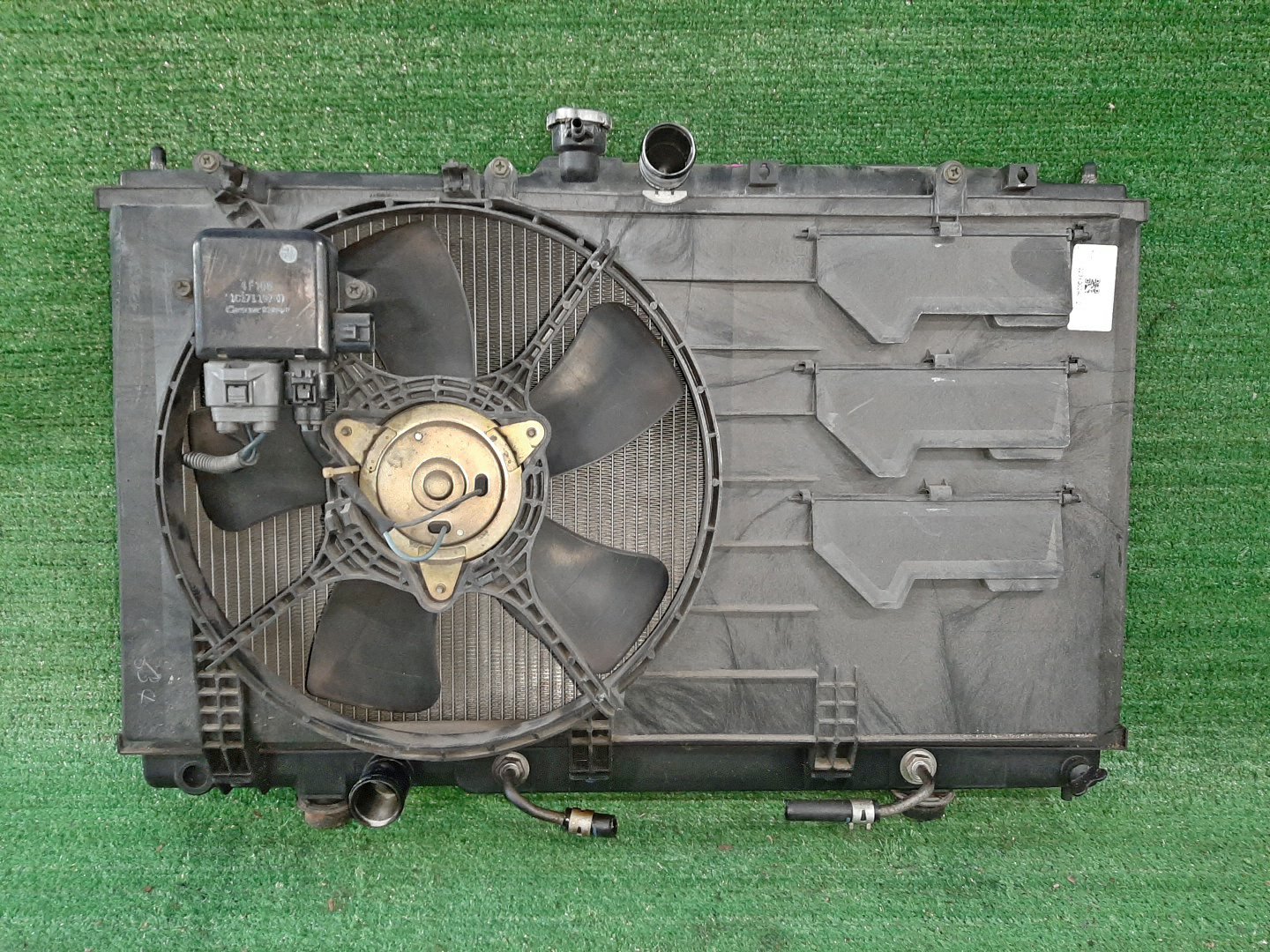Радиатор основной MITSUBISHI LANCER CEDIA, LANCER CS3W, CS9W, CS9A, CS1A, CS2A, CS2W, CS5W, CS5A, CS3A, CS6A, CS2V 4G15, 4G93 4012 2 ракурс
