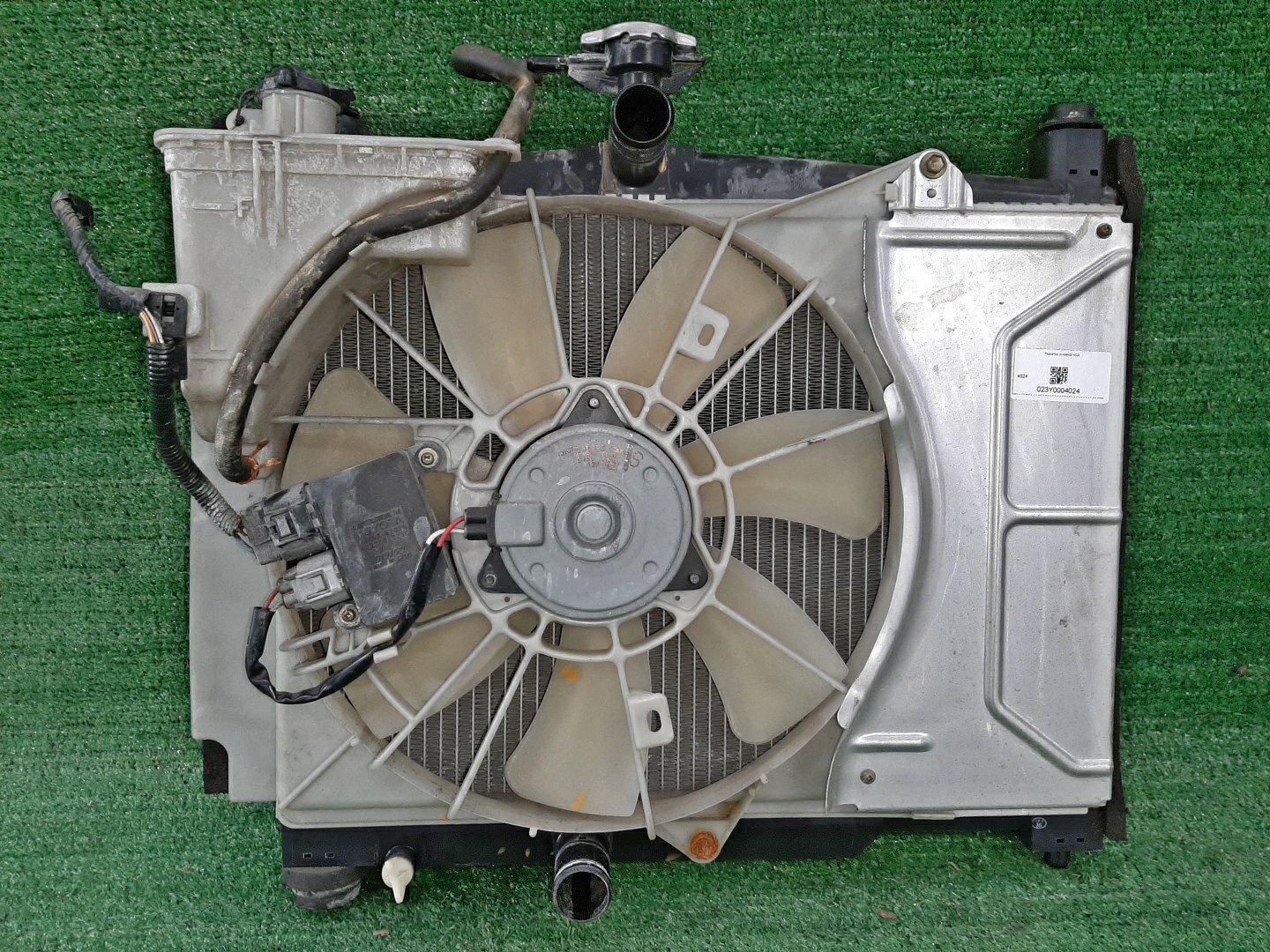 Радиатор основной TOYOTA PLATZ, VITZ SCP11, SCP10, SCP13 1SZ-FE, 2SZ-FE 4024 2 ракурс