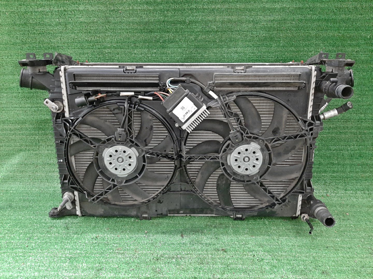 Радиатор основной AUDI A4 8K2, B8, 8K5 CDN 4029 2 ракурс Радиатор основной AUDI A4 8K2, B8, 8K5 CDN 4029 2 ракурс