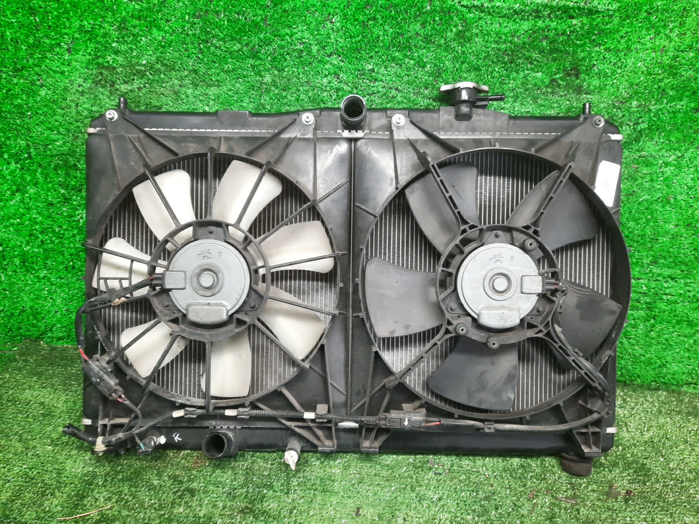 Радиатор основной HONDA JADE FR4 LEB 4035 1 ракурс