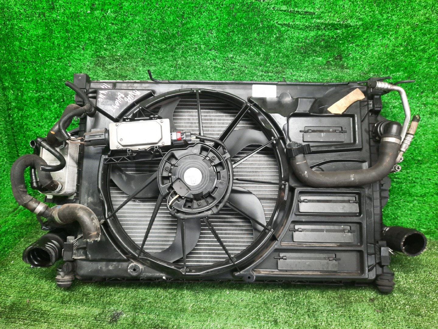 Радиатор основной VOLVO V40 MV48 B4164T ,4049 1 ракурс Радиатор основной VOLVO V40 MV48 B4164T ,4049 1 ракурс