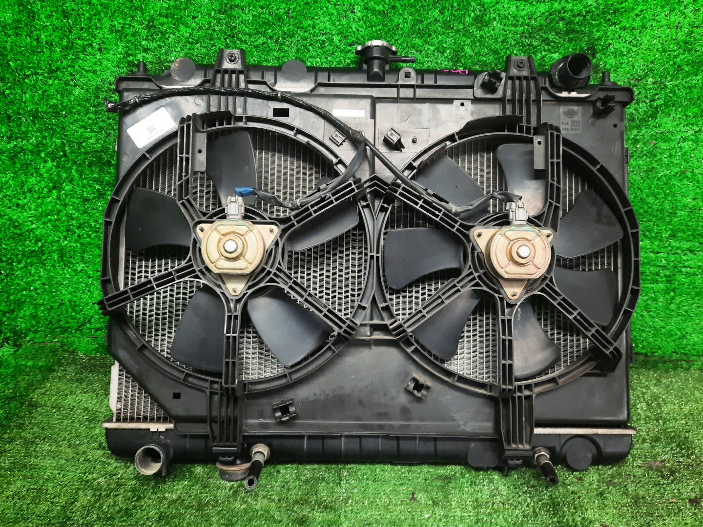Радиатор основной  NISSAN SERENA PC24 SR20DE ,4067 1 ракурс