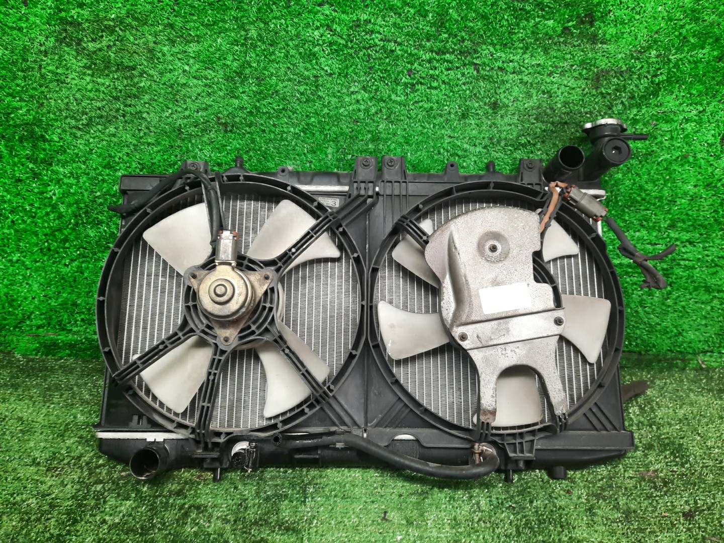 Радиатор основной NISSAN RASHEEN RFNB14 GA15DE 4070 1 ракурс