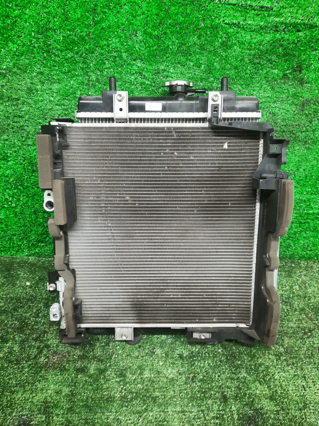 Радиатор основной для TOYOTA THOR, JUSTY, TANK, ROOMY M910S, M900S, M900F, M910F, M910A, M900A 1KR-FE, 4089 2 ракурс Радиатор основной для TOYOTA THOR, JUSTY, TANK, ROOMY M910S, M900S, M900F, M910F, M910A, M900A 1KR-FE, 4089 2 ракурс