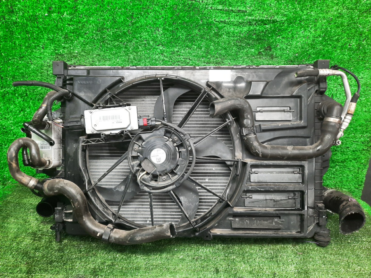 Радиатор основной VOLVO V40 MV48 B4164T ,4102 1 ракурс Радиатор основной VOLVO V40 MV48 B4164T ,4102 1 ракурс