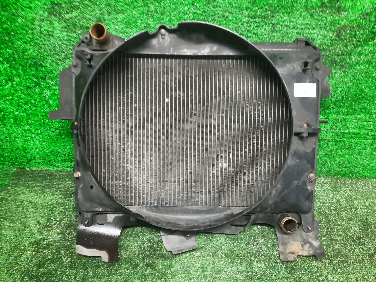 Радиатор основной MAZDA BONGO SE28T R2 4114 1 ракурс Радиатор основной MAZDA BONGO SE28T R2 4114 1 ракурс
