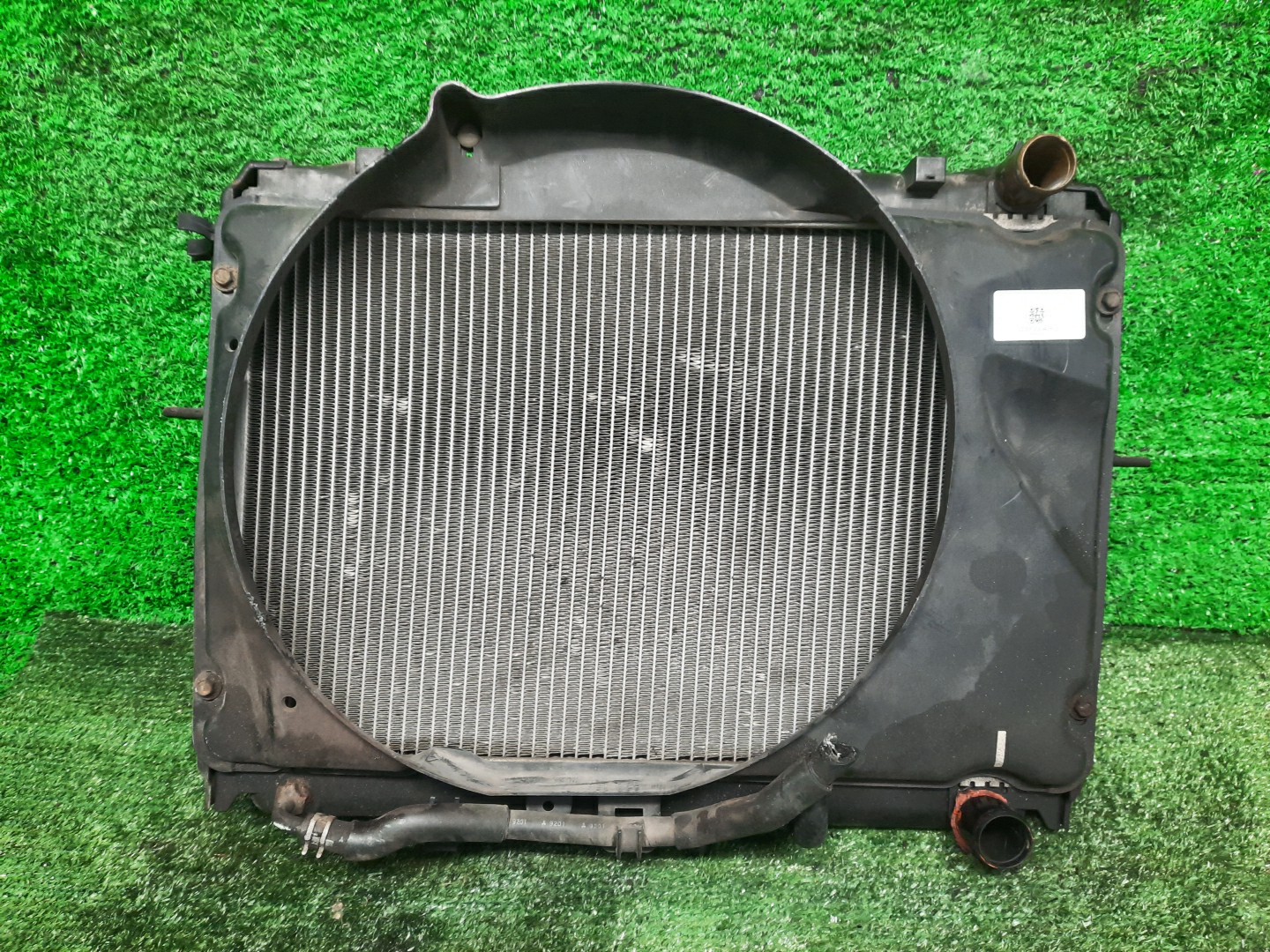 Радиатор основной MAZDA BONGO SK82V F8 4162 1 ракурс Радиатор основной MAZDA BONGO SK82V F8 4162 1 ракурс