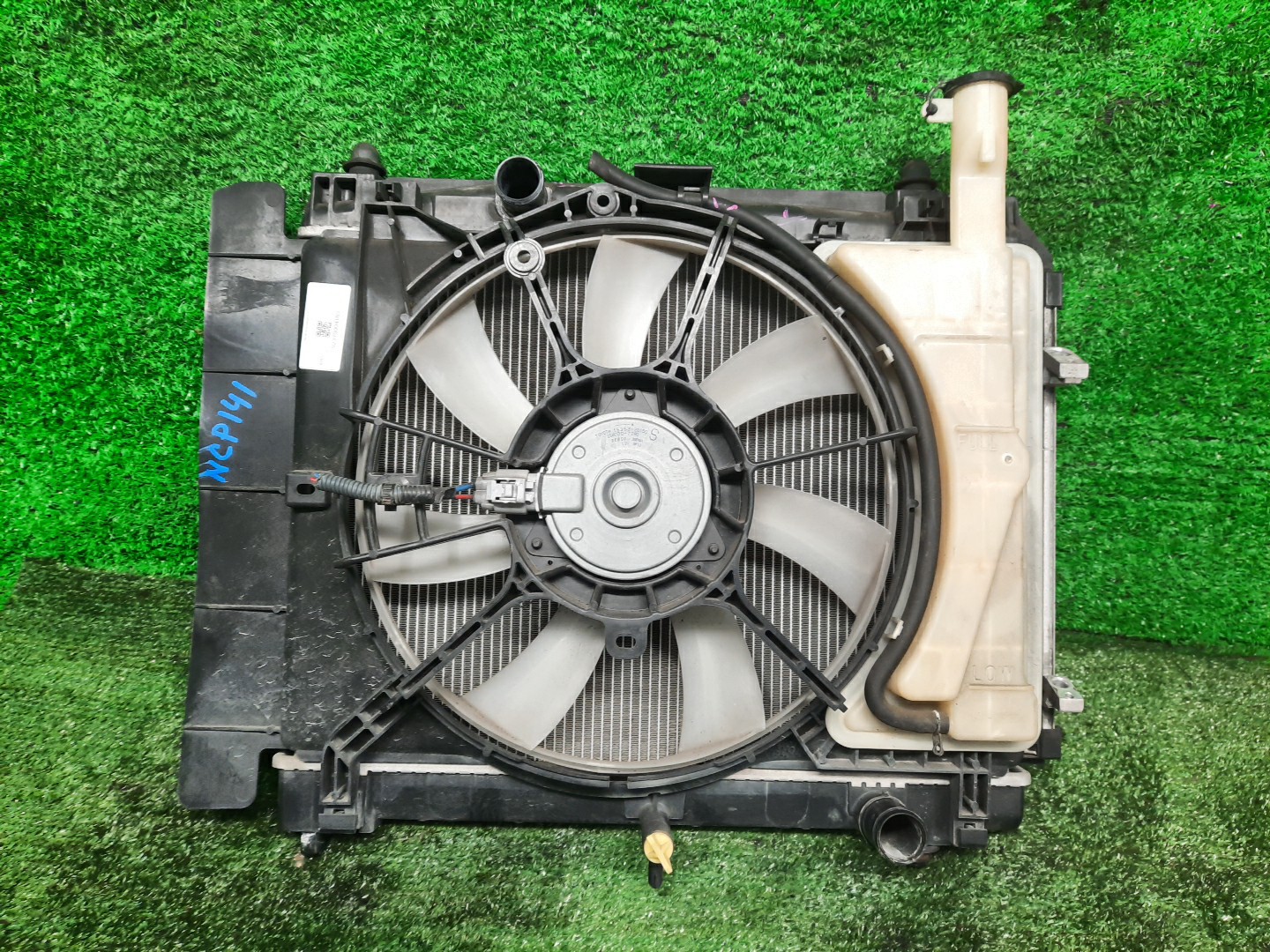 Радиатор основной TOYOTA SPADE NCP141 1NZ-FE 4163 1 ракурс