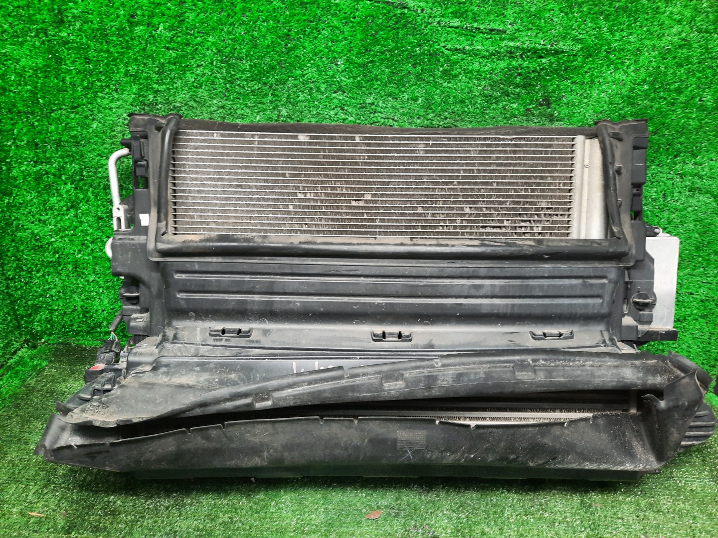 Радиатор основной VOLVO V40 MV B5204T9 4197 4 ракурс