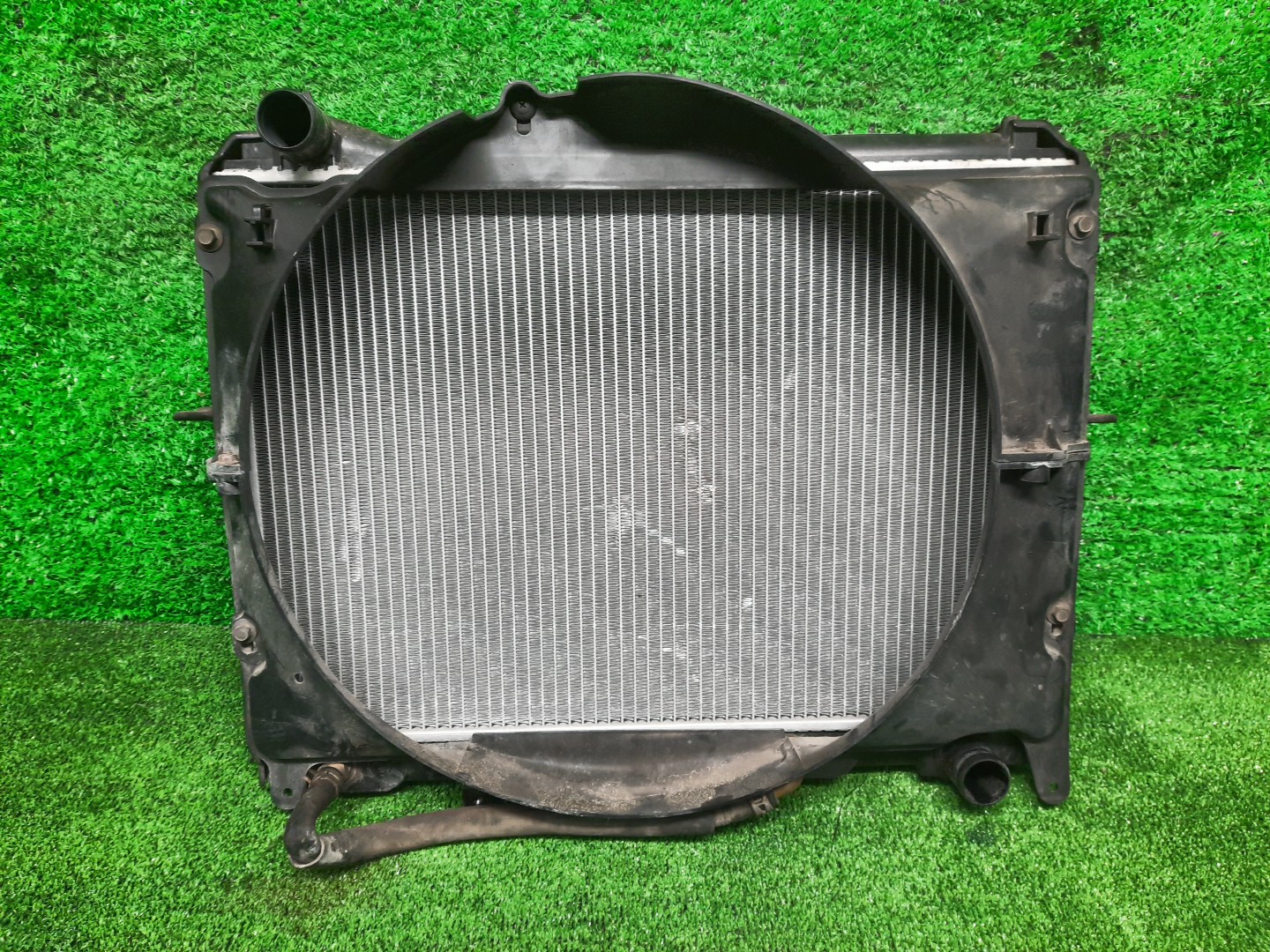 Радиатор основной MAZDA BONGO SK22V R2 4211 1 ракурс Радиатор основной MAZDA BONGO SK22V R2 4211 1 ракурс