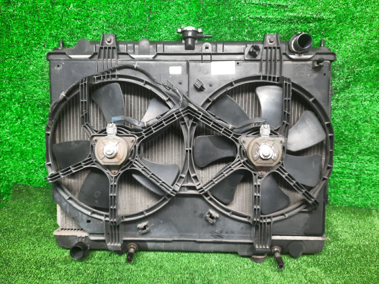 Радиатор основной  NISSAN SERENA PC24 SR20DE ,4220 1 ракурс