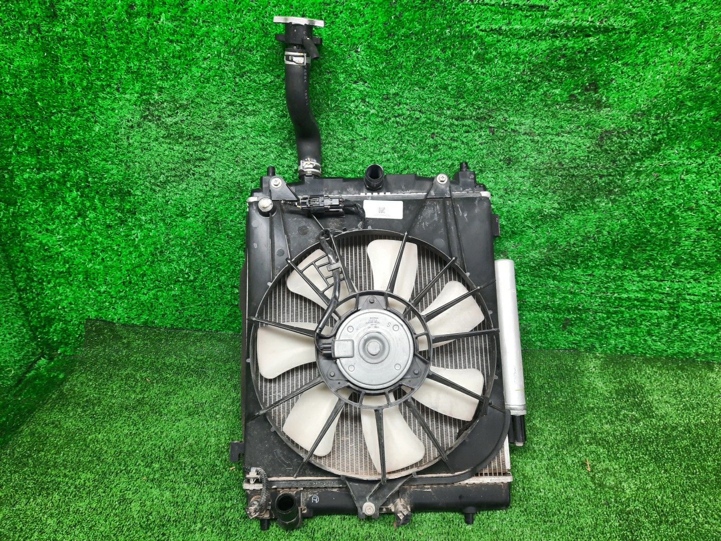 Радиатор основной HONDA N-VAN, N-BOX JJ1, JJ2, JF3, JF4 S07B 4230 1 ракурс