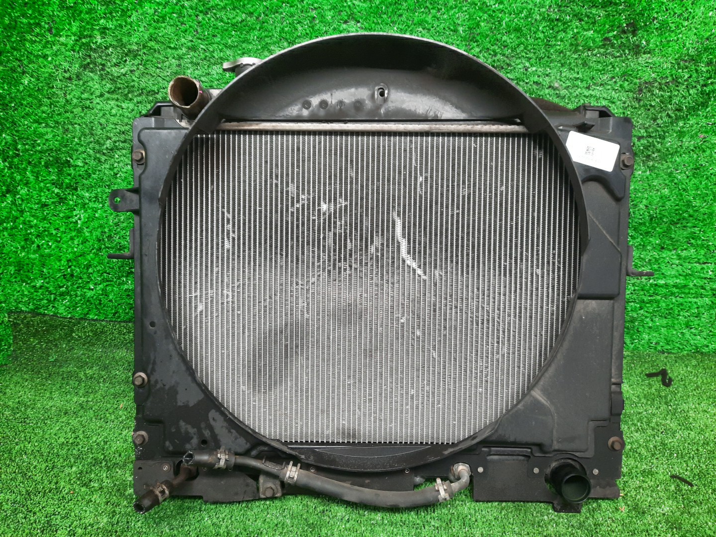 Радиатор основной MAZDA BONGO SKF2V RF 4249 3 ракурс Радиатор основной MAZDA BONGO SKF2V RF 4249 3 ракурс
